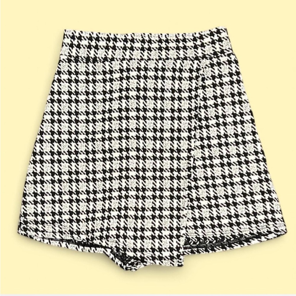 Windsor Black and White Houndstooth Skort